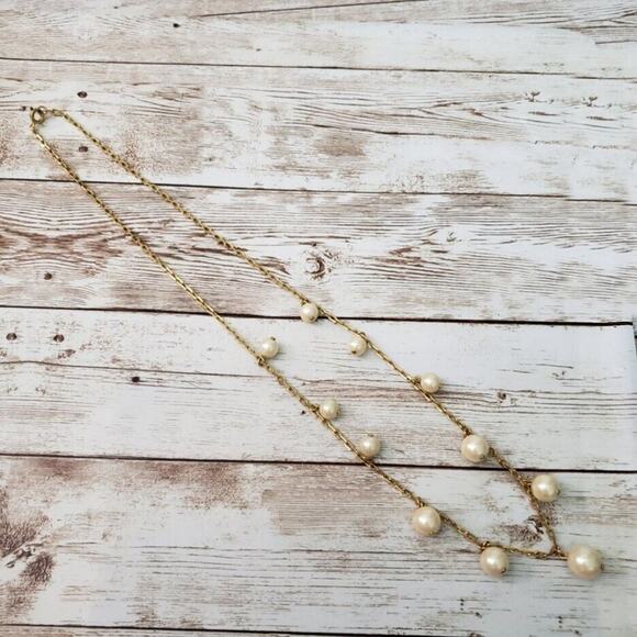 Vintage Necklace Faux Pearl & Gold Tone Necklace - Picture 2 of 5